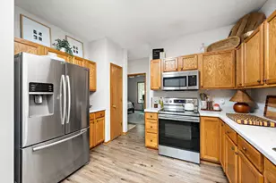 8000 Stratford Cir S, Shakopee, MN 55379 - Photo 13