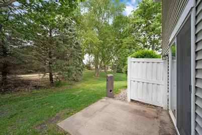8000 Stratford Circle S, Shakopee, MN 55379 - Photo 29