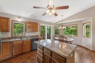 404 Minnesota Ave, Roseville, MN 55113 - Photo 9