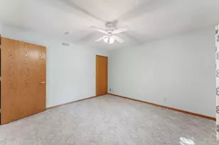 404 Minnesota Ave, Roseville, MN 55113 - Photo 23