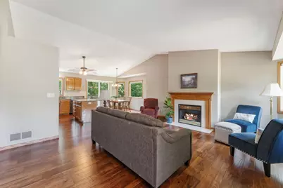 404 Minnesota Avenue, Roseville, MN 55113 - Photo 3