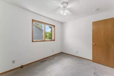 404 Minnesota Avenue, Roseville, MN 55113 - Photo 15
