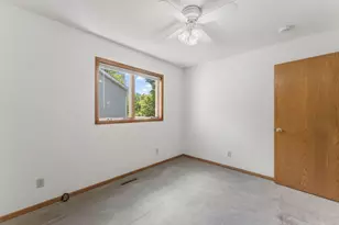 404 Minnesota Ave, Roseville, MN 55113 - Photo 15