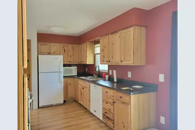425 Spruce Avenue S, Thief River Falls, MN 56701 - Photo 9