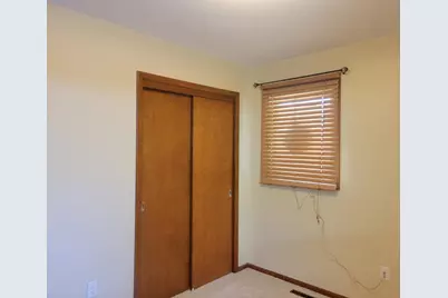 425 Spruce Avenue S, Thief River Falls, MN 56701 - Photo 5