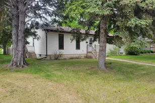 425 Spruce Ave S, Thief River Falls, MN 56701 - Photo 13