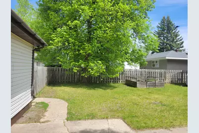 425 Spruce Avenue S, Thief River Falls, MN 56701 - Photo 17