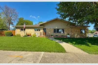 979 S Prairie Avenue, Fairmont, MN 56031 - Photo 1