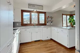 979 S Prairie Ave, Fairmont, MN 56031 - Photo 13
