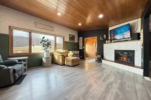 979 S Prairie Ave, Fairmont, MN 56031 - Photo 9