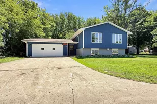 513 E Ciro St, Truman, MN 56088 - Photo 1