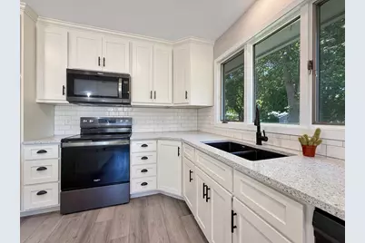 513 E Ciro Street, Truman, MN 56088 - Photo 9