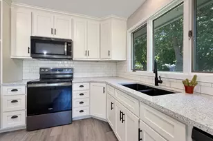 513 E Ciro St, Truman, MN 56088 - Photo 9