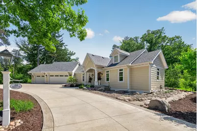 94 Neptune Street, Mahtomedi, MN 55115 - Photo 1