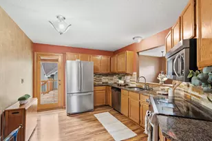 10283 Lee Dr, Eden Prairie, MN 55347 - Photo 9