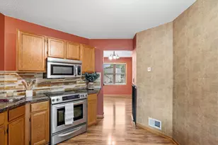 10283 Lee Dr, Eden Prairie, MN 55347 - Photo 11