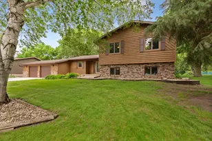 1139 10th St N, Saint James, MN 56081 - Photo 1