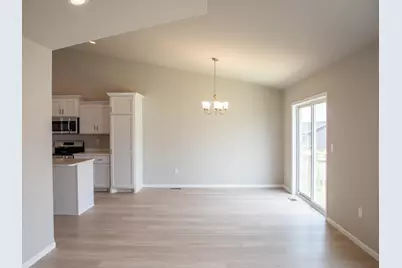 6782 Meadow View Drive S, Fargo, ND 58104 - Photo 9
