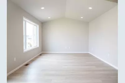 6782 Meadow View Drive S, Fargo, ND 58104 - Photo 5
