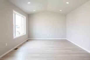 6782 Meadow View Dr S, Fargo, ND 58104 - Photo 5