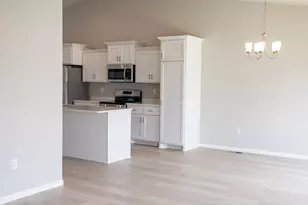6782 Meadow View Dr S, Fargo, ND 58104 - Photo 7