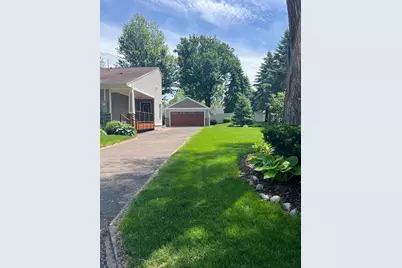 3929 Fordham Drive NE, Saint Paul, MN 55421 - Photo 3