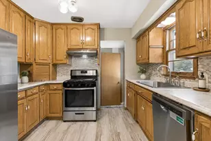 4002 Nevada Ave N, New Hope, MN 55427 - Photo 3