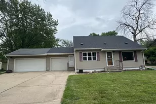 955 S 3rd Ave, Albert Lea, MN 56007 - Photo 1