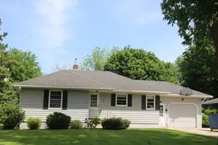 561 4th St E, Hector, MN 55342 - Photo 1