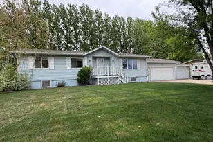 716 Main Ave S, Roseau, MN 56751 - Photo 1