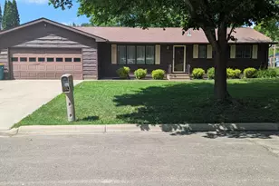 1005 Skylark Ln, Albert Lea, MN 56007 - Photo 1