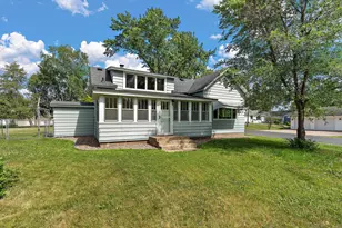 387 2nd St S, Bayport, MN 55003 - Photo 1
