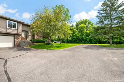 2890 Castleford Court, Woodbury, MN 55125 - Photo 3