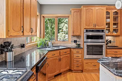 13687 Dunbar Way, Apple Valley, MN 55124 - Photo 5