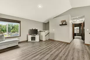 284 Highlands Ave, Zumbrota, MN 55992 - Photo 7
