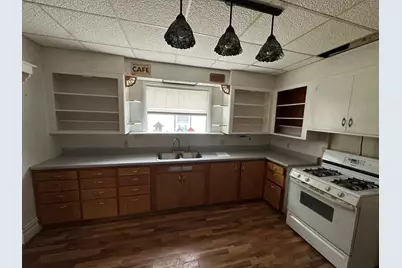 815 Main Avenue N, Thief River Falls, MN 56701 - Photo 3