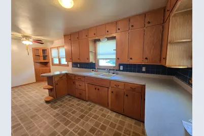 1106 6th Avenue SW, Pipestone, MN 56164 - Photo 7