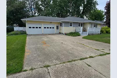 1106 6th Avenue SW, Pipestone, MN 56164 - Photo 1