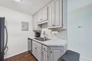 2801 Flag Ave N, New Hope, MN 55427 - Photo 9