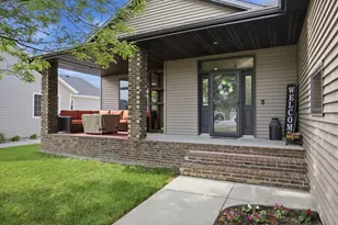 4724 Lavonne Ct S, Fargo, ND 58104 - Photo 3