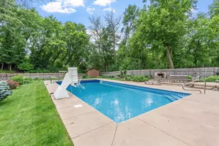 7611 Paulsen Dr, Eden Prairie, MN 55346 - Photo 41