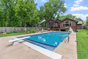 7611 Paulsen Dr, Eden Prairie, MN 55346 - Photo 3