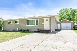 617 Cedar Ln, Moorhead, MN 56560 - Photo 1
