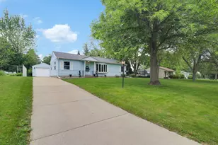 2968 Asbury St, Roseville, MN 55113 - Photo 3