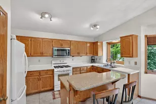13806 Zarthan Ct, Savage, MN 55378 - Photo 9
