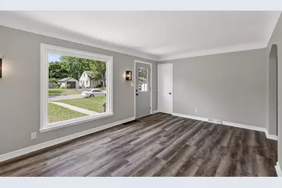 6018 Camden Avenue N, Brooklyn Center, MN 55430 - Photo 7