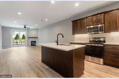 406 Kottke Court SE, Hutchinson, MN 55350 - Photo 5