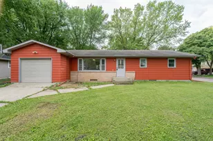 395 W Minnesota St, Le Center, MN 56057 - Photo 1