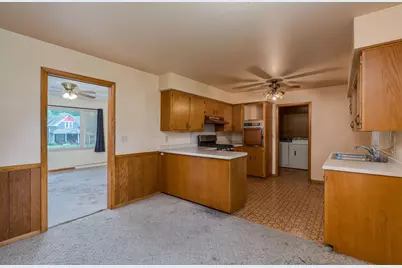395 W Minnesota Street, Le Center, MN 56057 - Photo 9