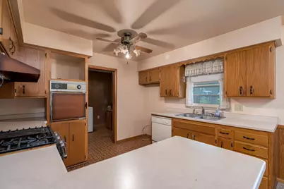 395 W Minnesota Street, Le Center, MN 56057 - Photo 11